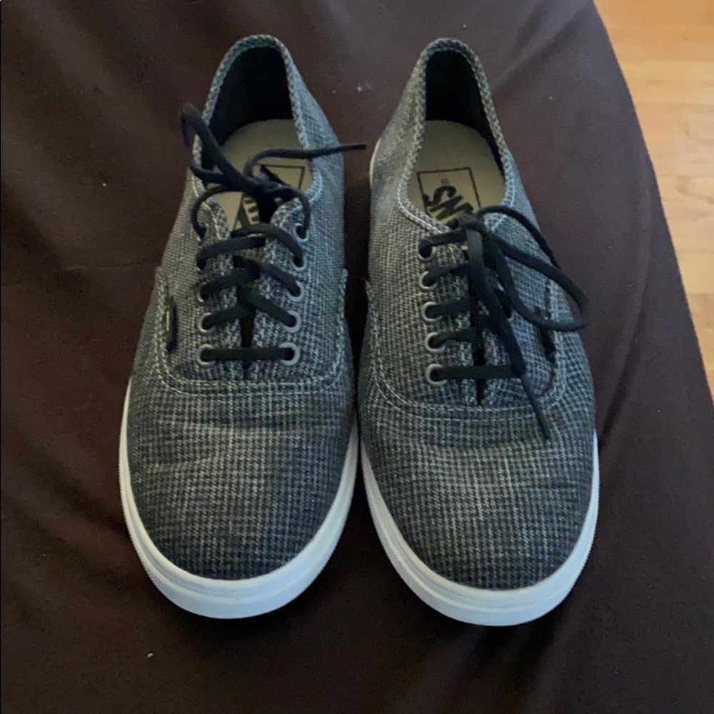 Black/gray Vans. Women’s size 7.5. Men’s size 6.